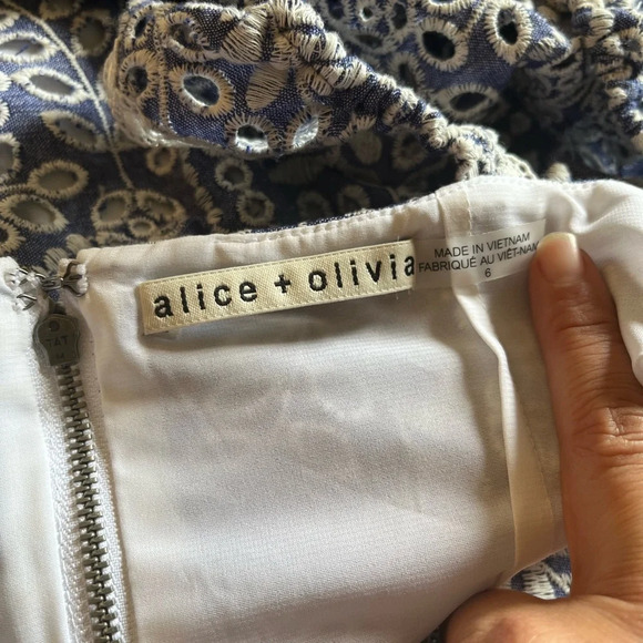 Alice + Olivia Honor Flutter Sleeve Tunic Dress - Picture 4 of 6